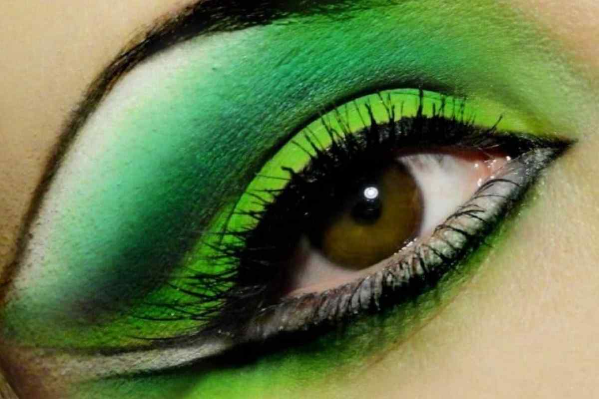 Зелені тіні для зелених очей. Які тіні підходять для зелених очей? Макіяж із зеленими тінями для зелених очей