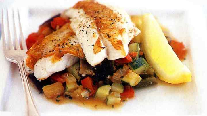 Риба, запечена з овочами: декілька рецептів
