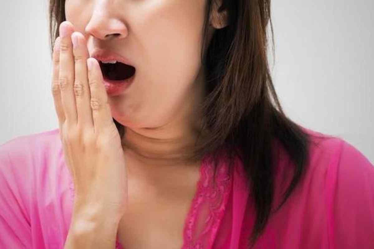Неприємний запах за вухами: можливі причини, симптоми, лікування