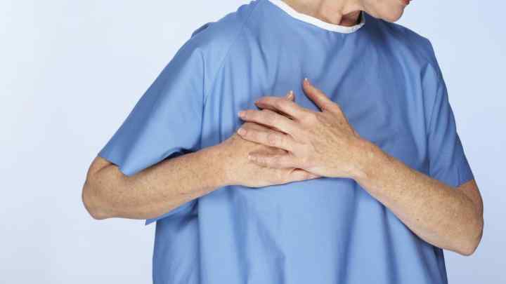 Біль у серці при кашлі: можливі причини та особливості лікування