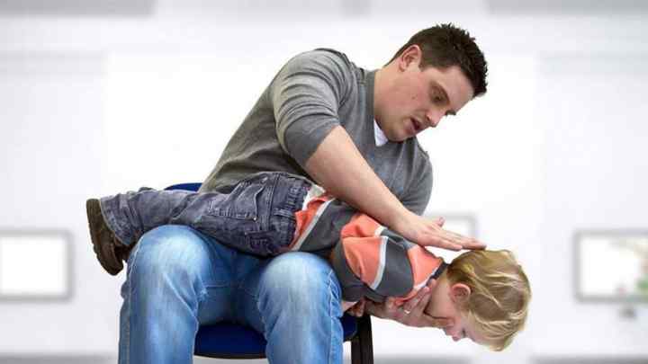 Трясуться руки у дитини - можливі причини та надання першої допомоги