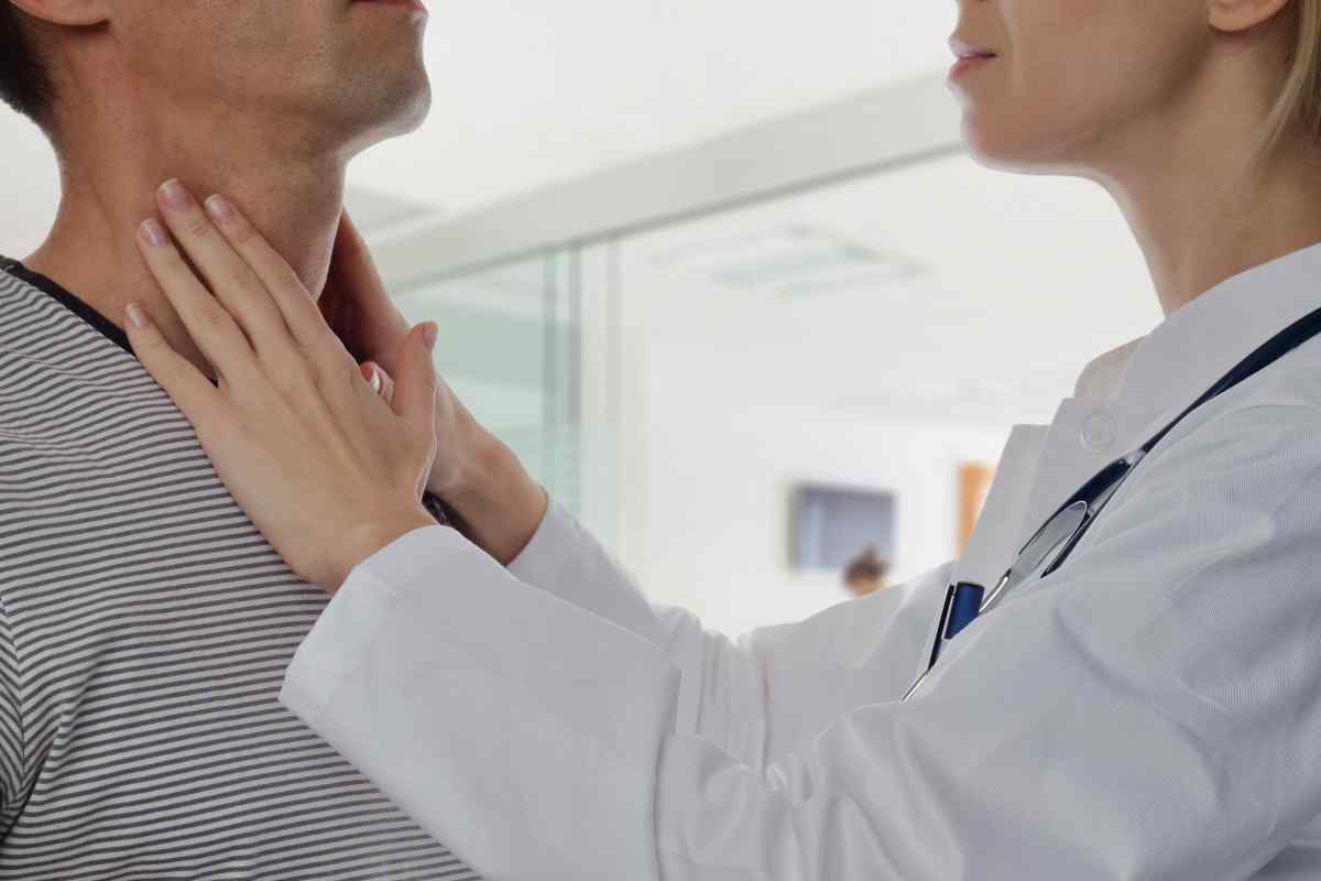 Болить щитовидка: що робити, традиційні та народні методи лікування, діагноз і консультація ендокринолога