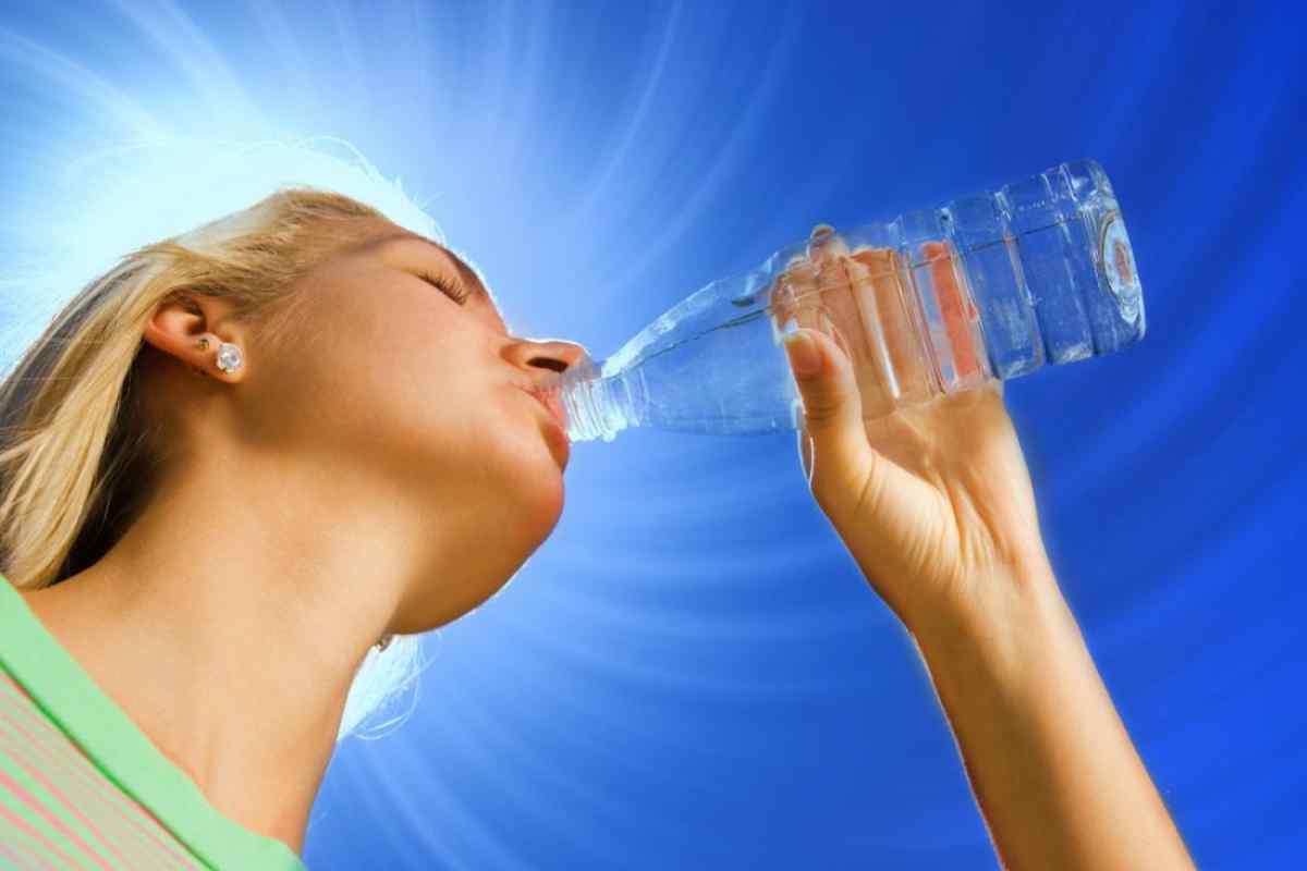 Мінеральна вода при підвищеній кислотності шлунка: вибір води, її вплив на організм, лікувальні властивості, дозування, плюси та мінуси прийому
