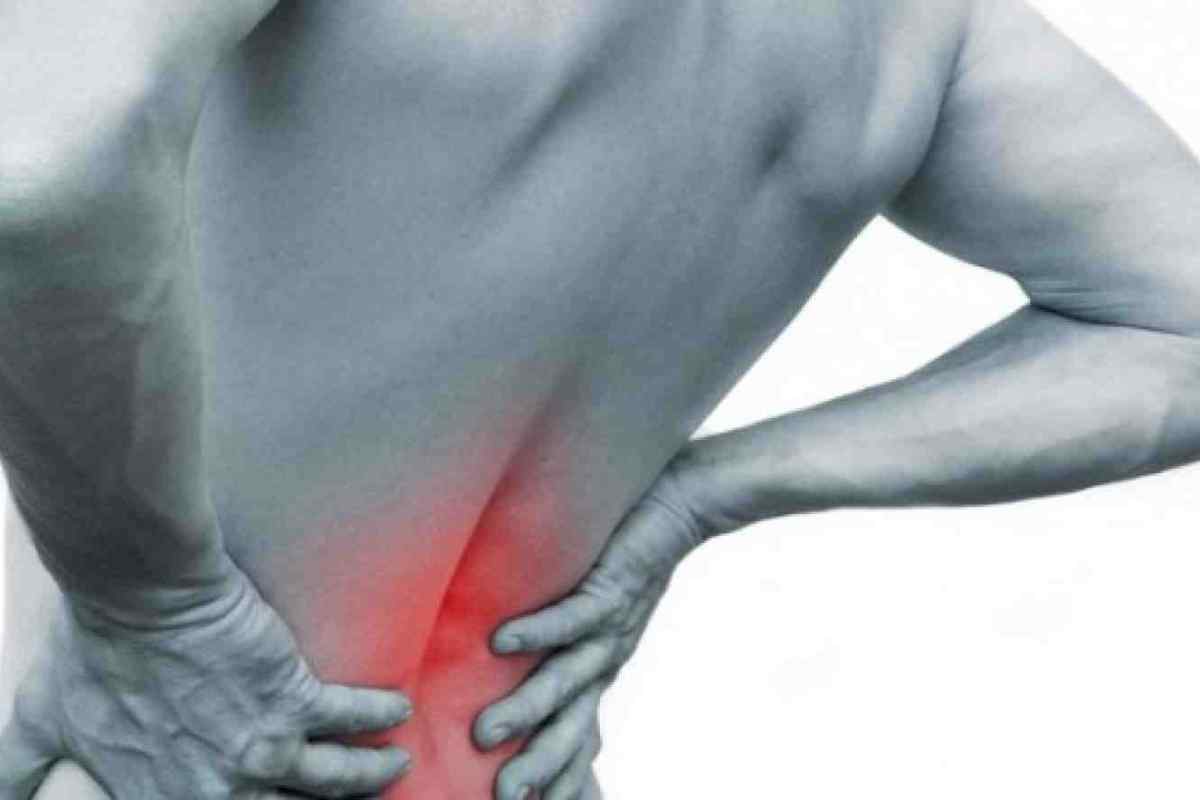 болять м 'язи спини вздовж хребта причини можливі захворювання методи лікування та профілактики