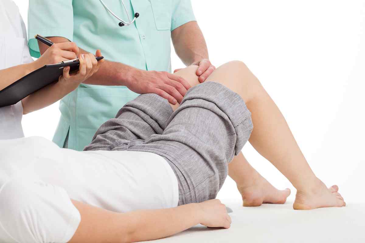 Чому болить п 'ята на лівій нозі: причини, симптоми, діагноз, лікування, відновлювальний період і поради лікарів