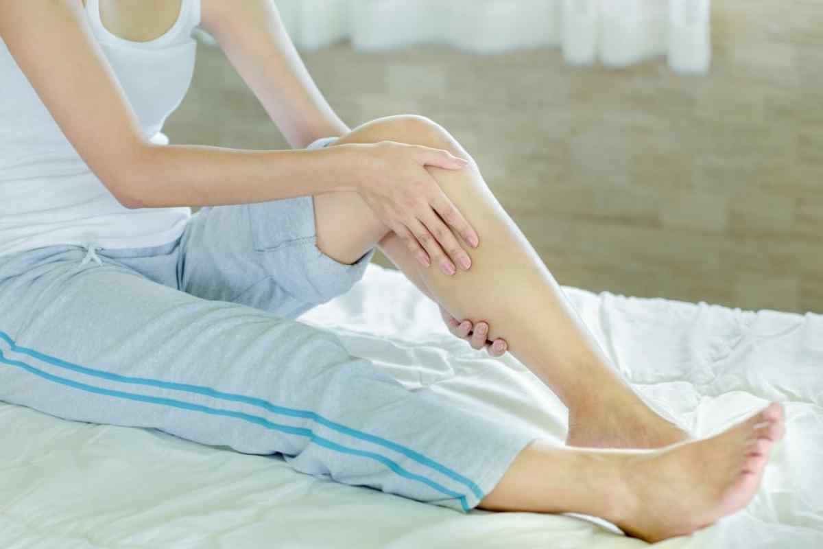Набряки ніг у літніх людей: причини, лікування, профілактика