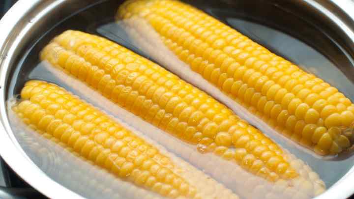 Як варити кукурудзу в мікрохвильовці? Кілька нехитрих порад
