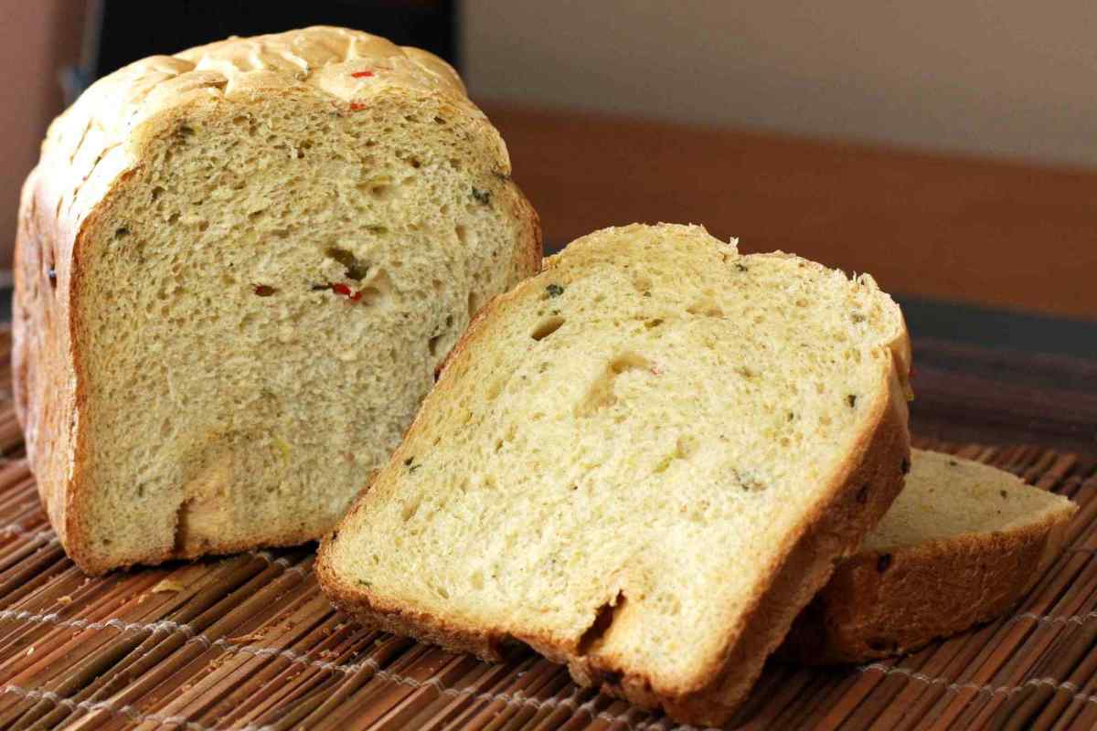 Простий хліб у хлібопічці: рецепти і секрети приготування