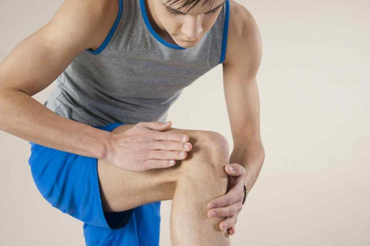 Хвороба Шляттера колінного суглоба у підлітка: як знеболити і як лікувати?