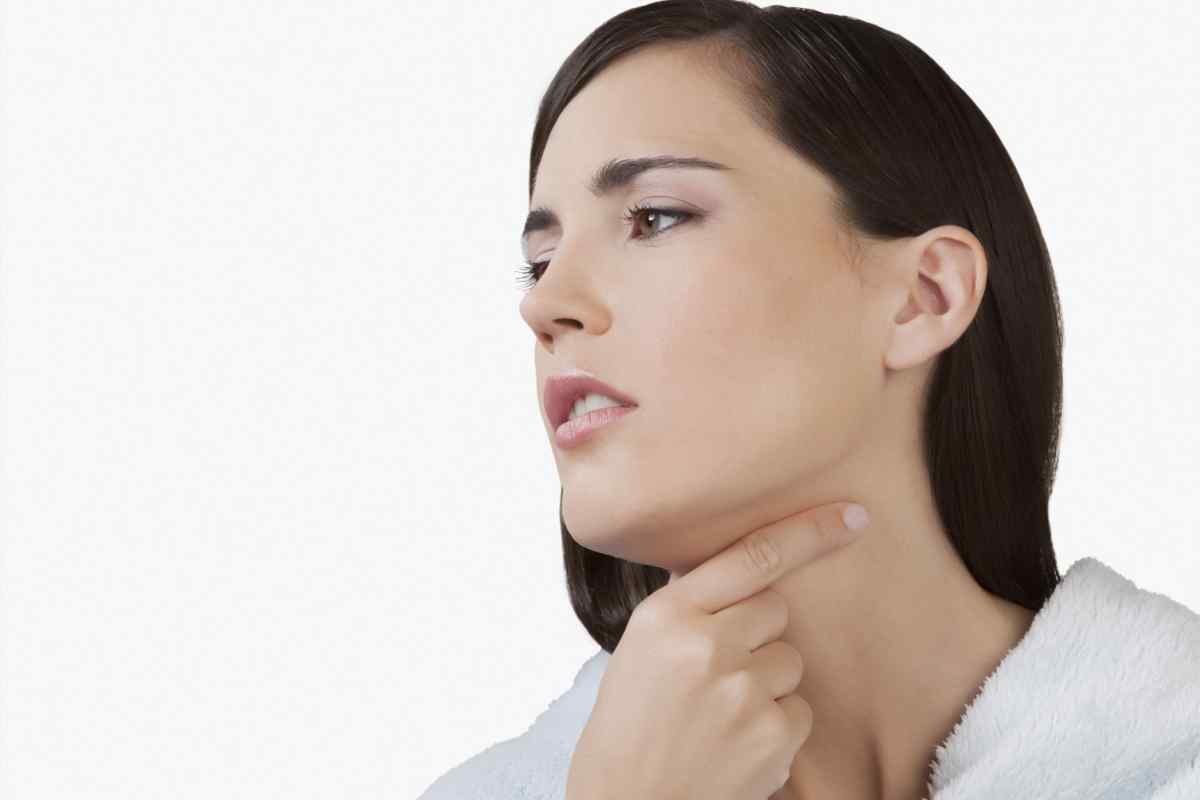 Поганий запах з горла: причини та способи лікування