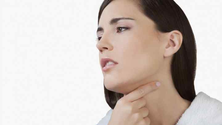 Поганий запах з горла: причини та способи лікування