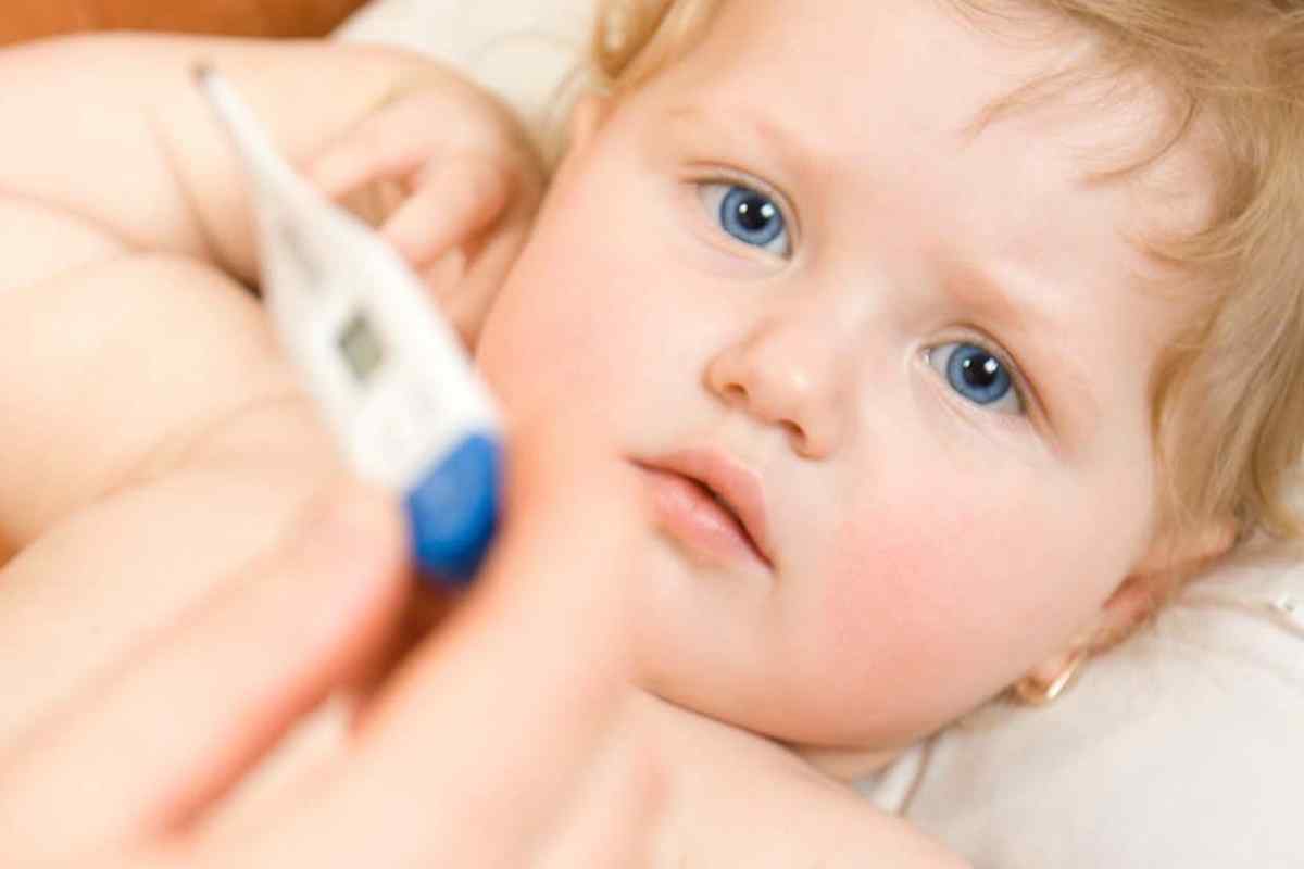 Скільки при ангіні тримається температура у дитини, причини та особливості лікування