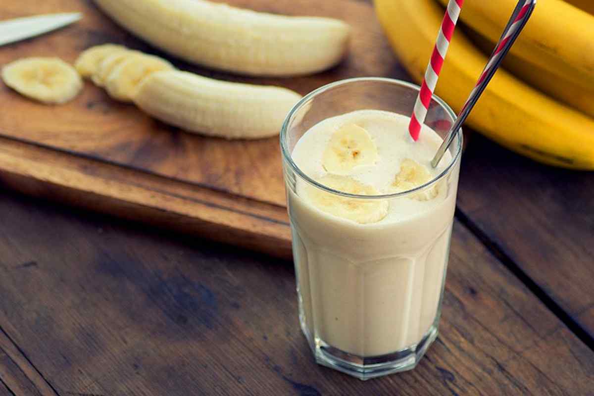 Банановий смузі: рецепт приготування в домашніх умовах, калорійність