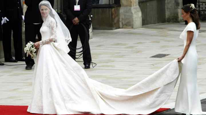 Весільні сукні Кейт Міддлтон: опис, вартість