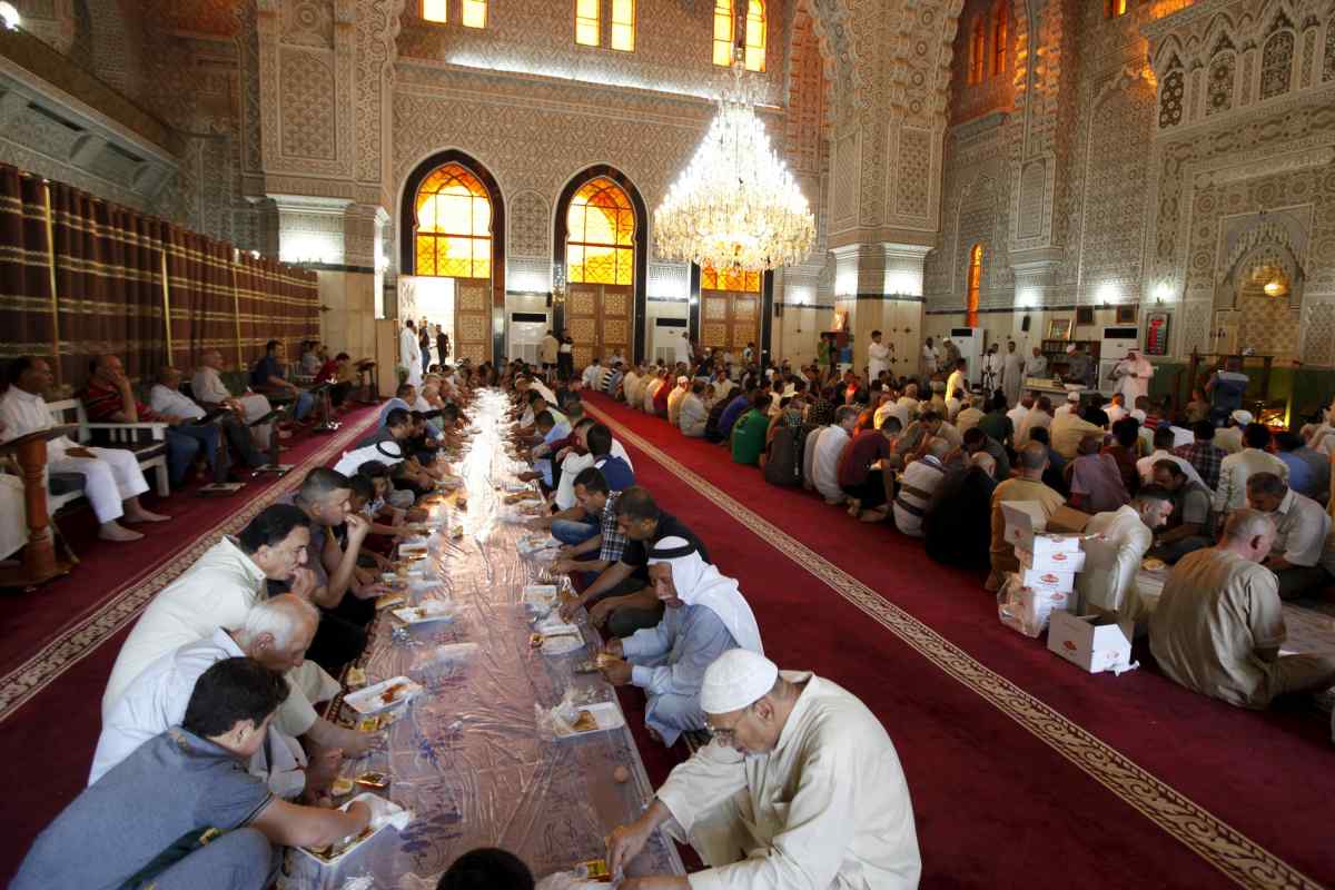 Що можна і що не можна робити в місяць Рамадан: правила і молитви