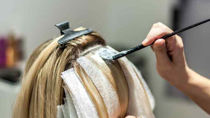 Як оживити русяве волосся: мелювання, колорування та інші варіанти