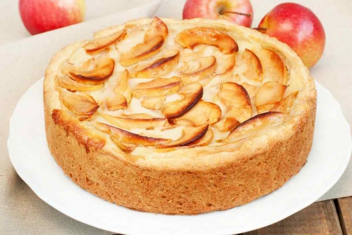Пиріг "" Шарлотка з яблуками "". Рецепт - класичний, смак - відмінний!