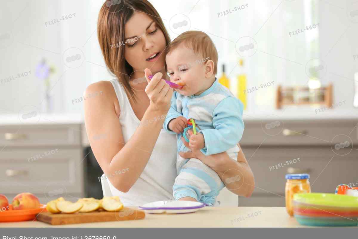 Введення прикорму: правила та рекомендації молодій мамі