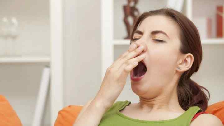 Чому часто позіхають люди: причини