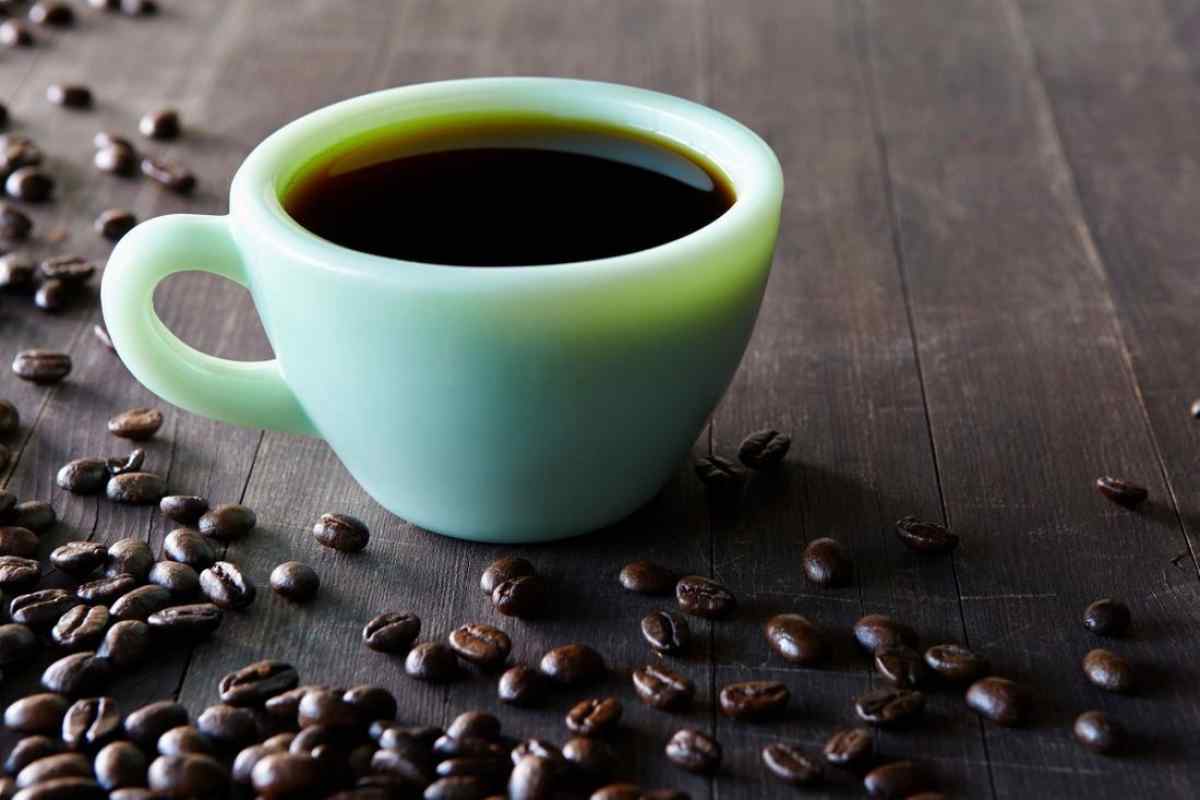 Чорна кава розширює або звужує судини?