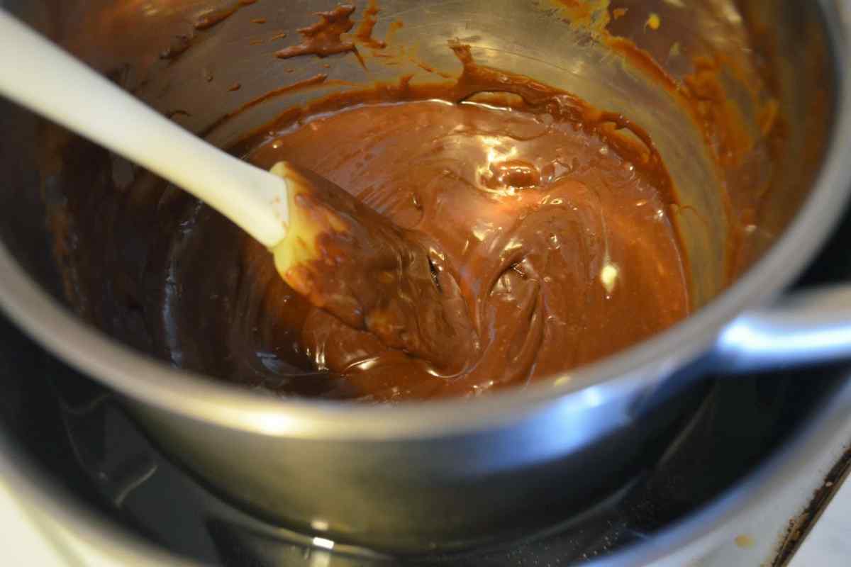 Шоколадна помадка для тортів: особливості приготування, рецепти та відгуки