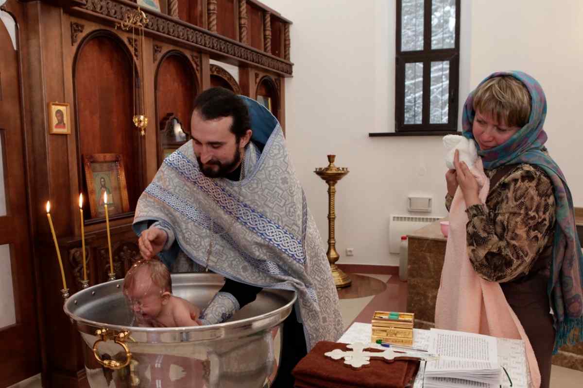 У які дні хрестять дітей у церкві: особливості, рекомендації та традиції