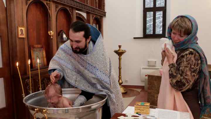 У які дні хрестять дітей у церкві: особливості, рекомендації та традиції