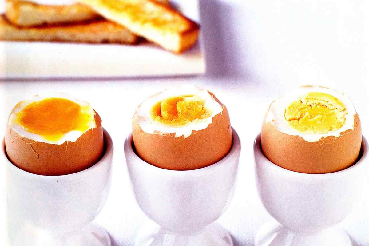 Як зварити яйця всмятку, в мішечок і вкруту
