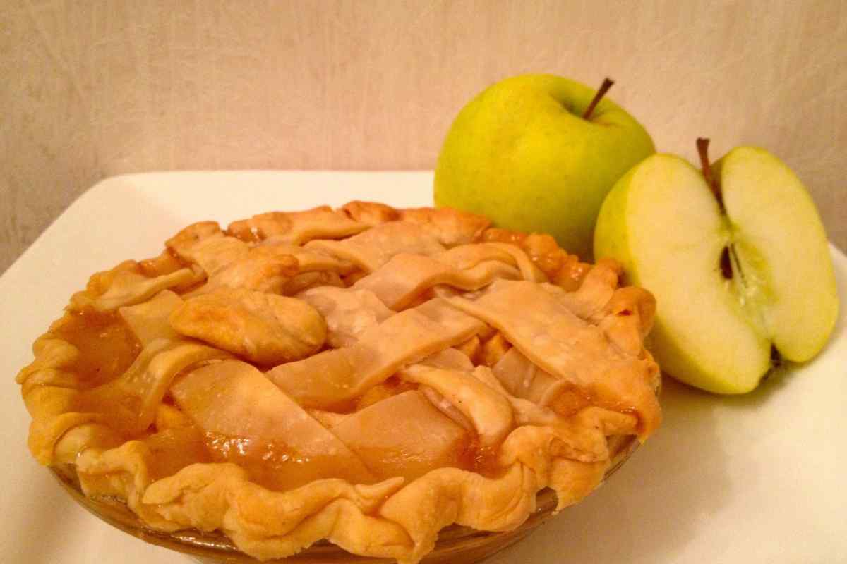 Пиріг з яблуками: простий рецепт