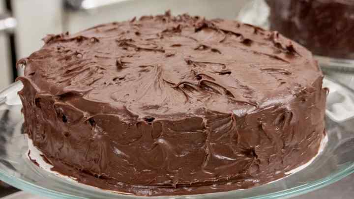 Шоколадний торт у мультиварку зі згущеним кремом