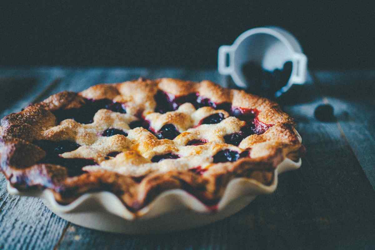 Смачні пироги зі свіжими ягодами: особливості приготування та рецепти