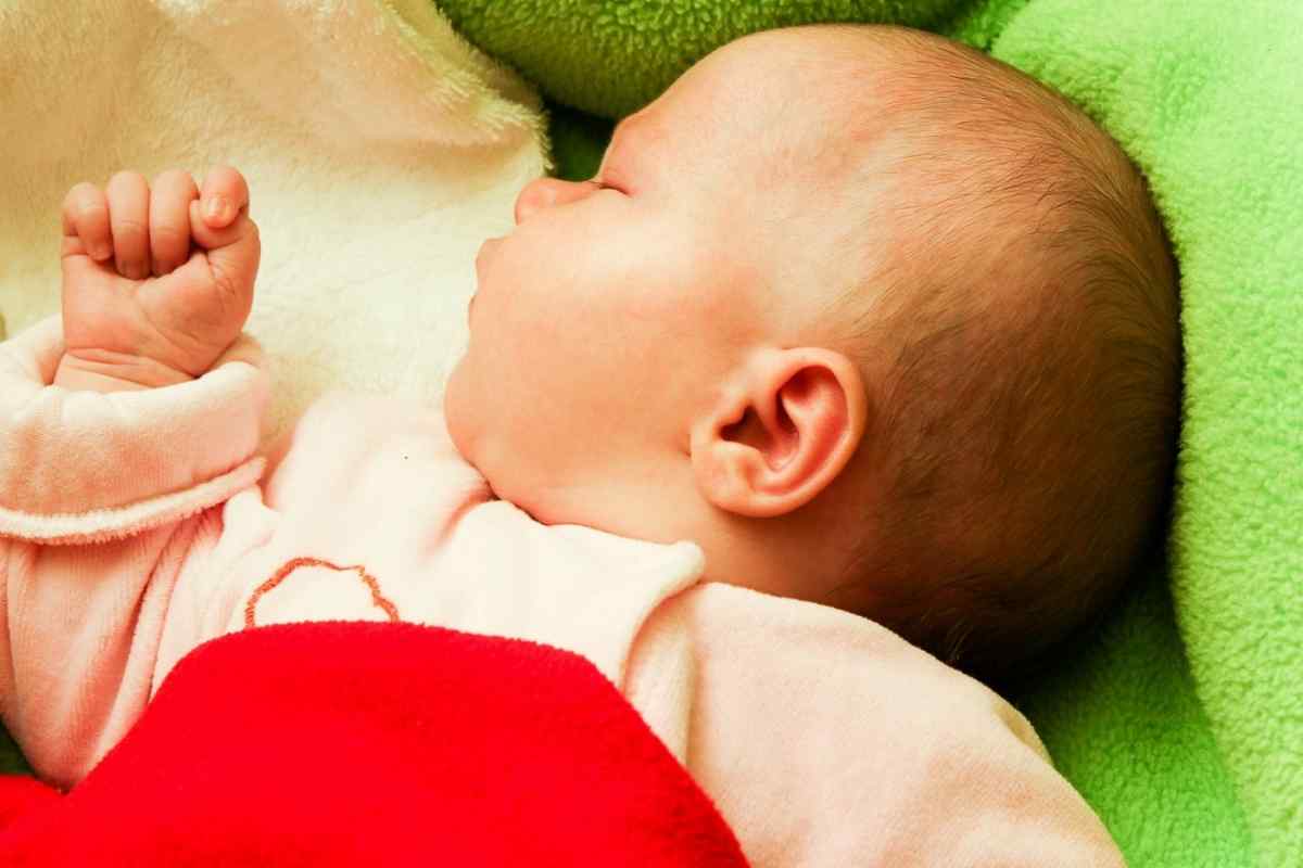 Коли починаються і коли проходять коліки у новонароджених?