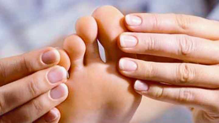 Молоткоподібні пальці стопи: симптоми, причини, профілактика та особливості лікування
