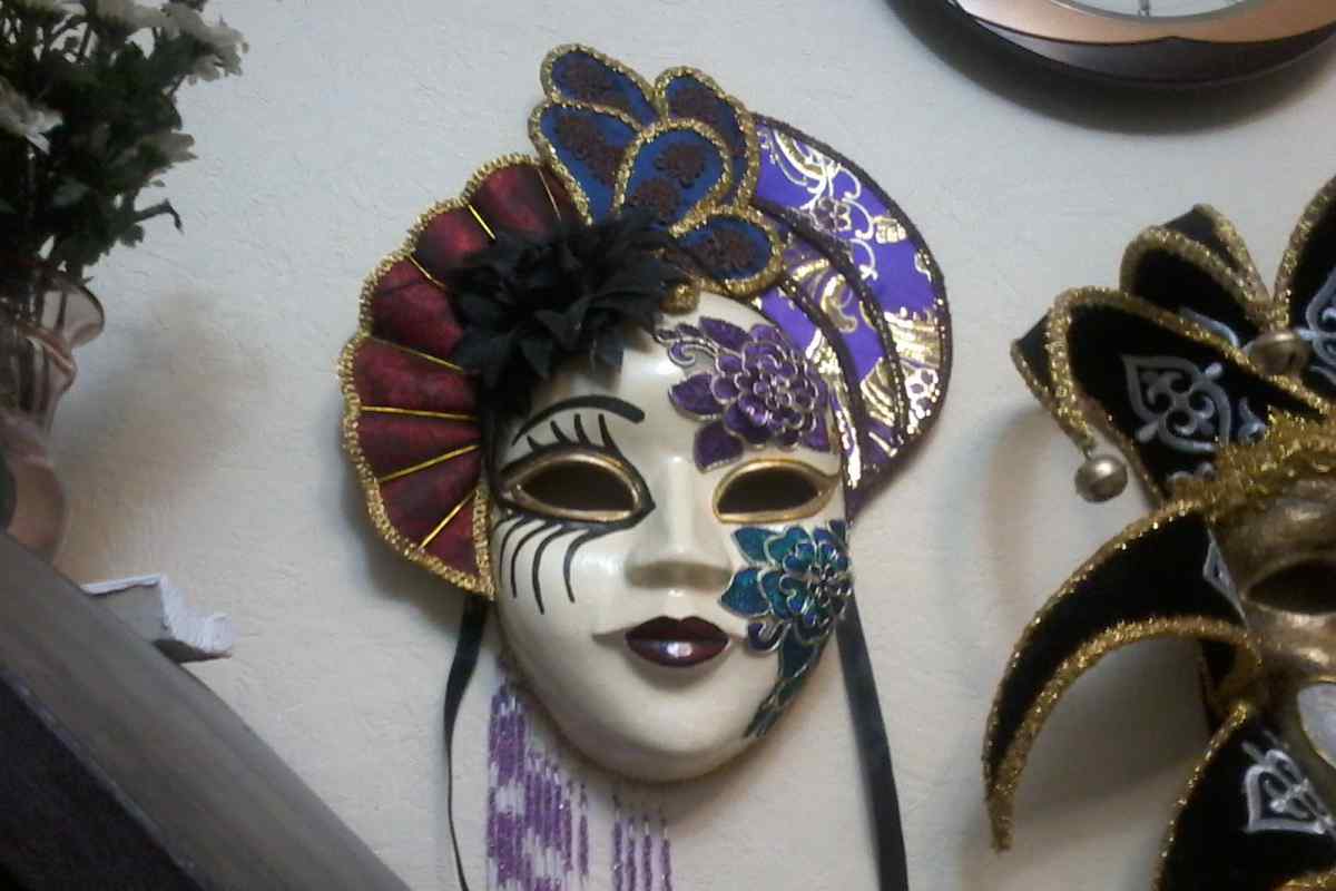 Венеціанські маски своїми руками: цікаві ідеї