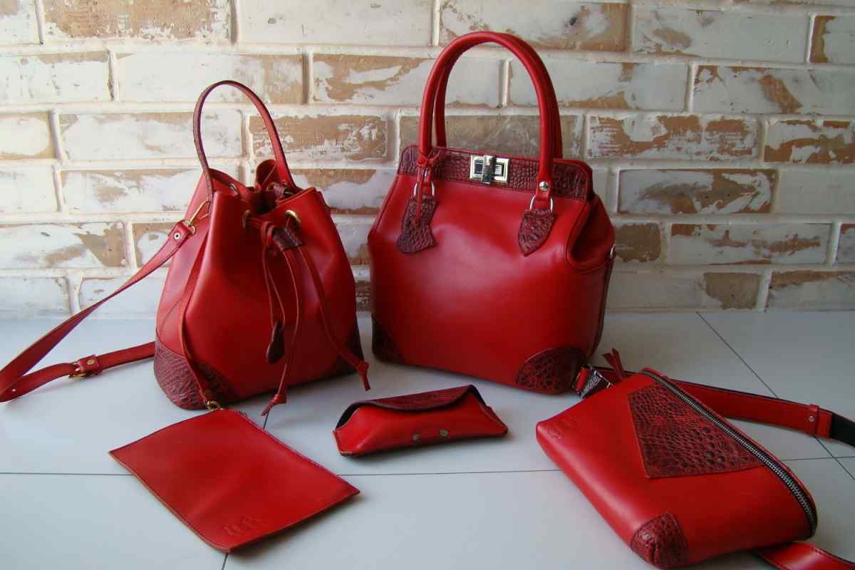 Красная сумка