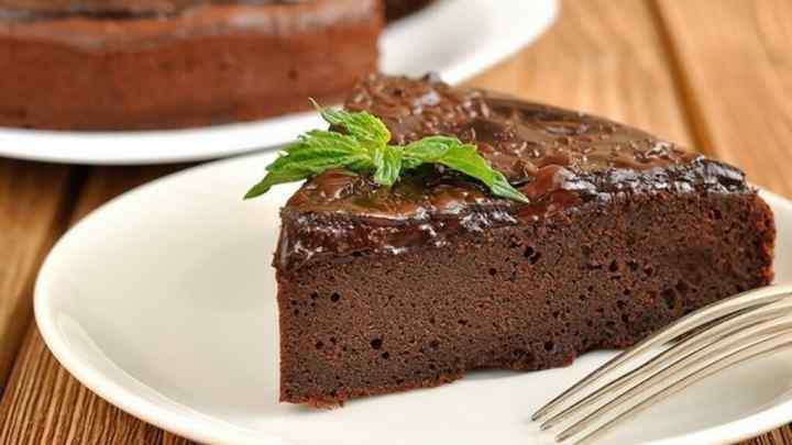 Як швидко приготувати шоколадний пиріг