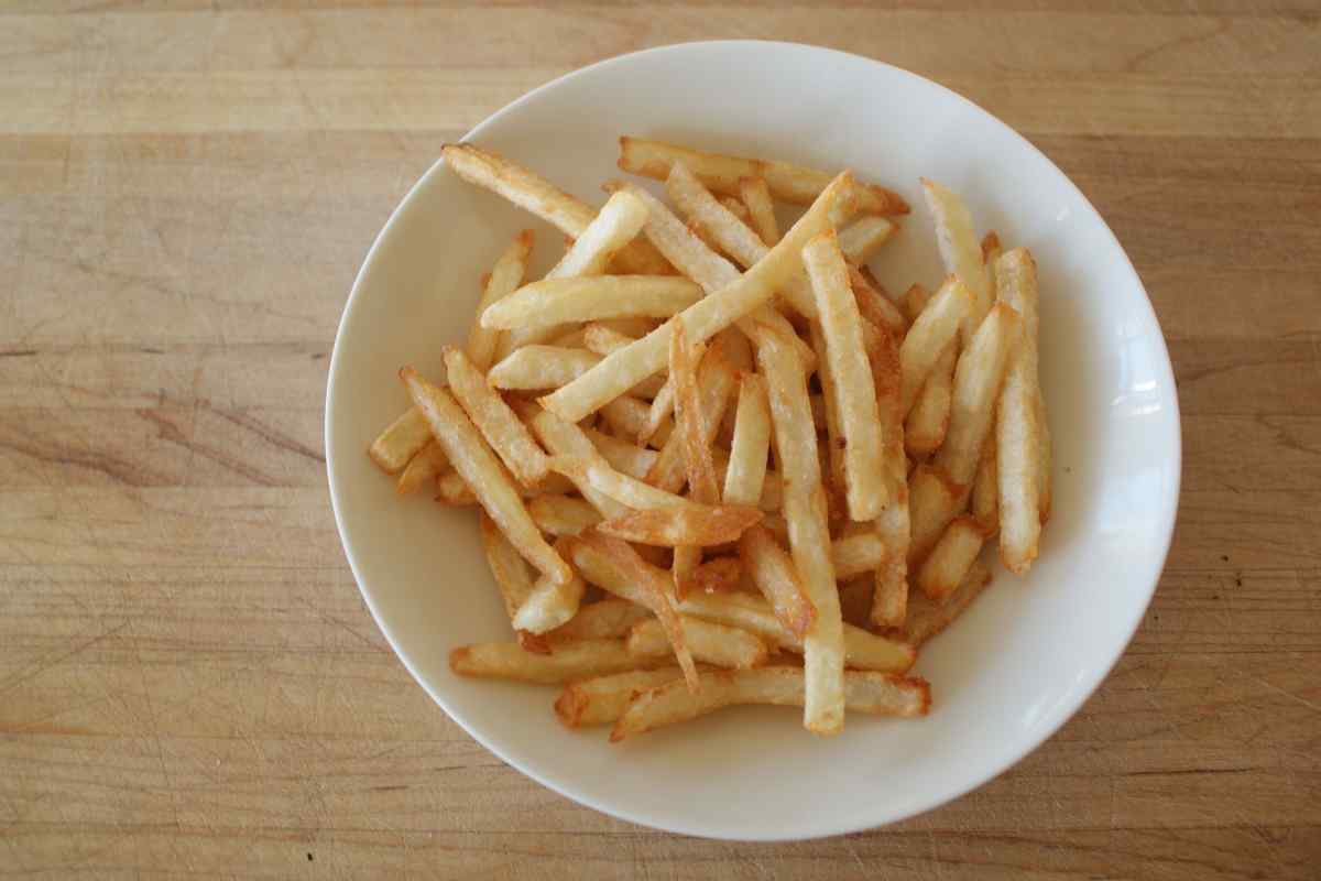 Як приготувати в домашніх умовах картоплю фрі: рецепт
