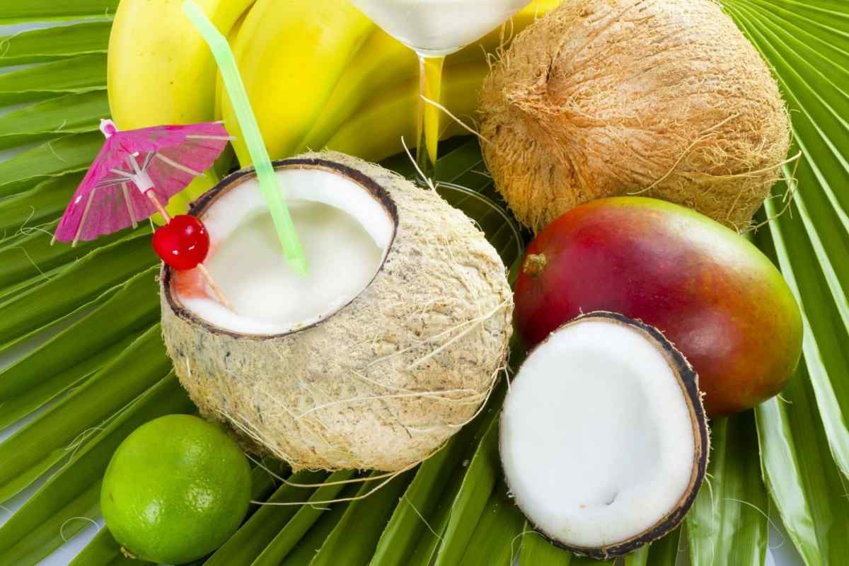 Поговоримо про те, як їдять кокос