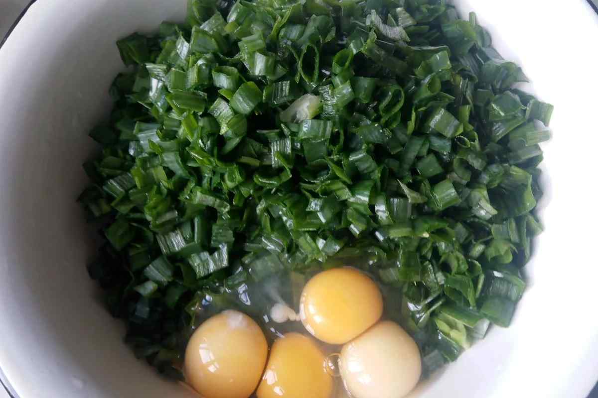 Салати із зеленої цибулі: рецепти приготування