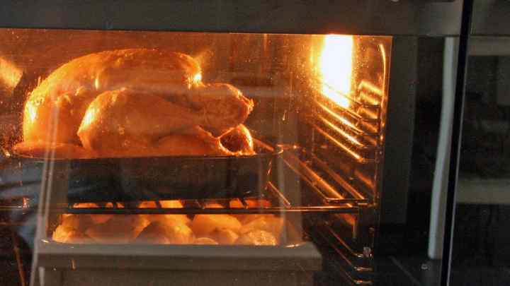 Як готуються кури гриль у духовці або мікрохвильової печі