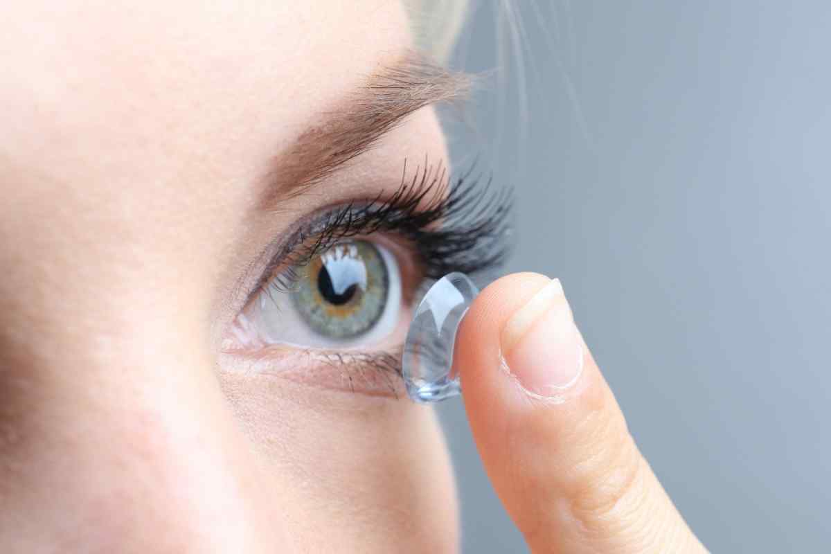 Що робити, якщо засохла лінза: правила догляду і зберігання, показання і протипоказання для носіння лінз і роз 'яснення окулістів