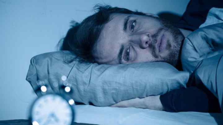 Як заснути після запою: що робити і як позбутися безсоння