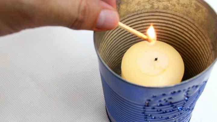 Як правильно вставити свічку в пряму кишку?