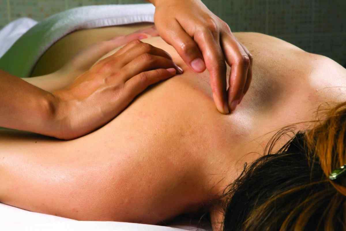 Точки для масажу на спині: техніка і чарівний вплив