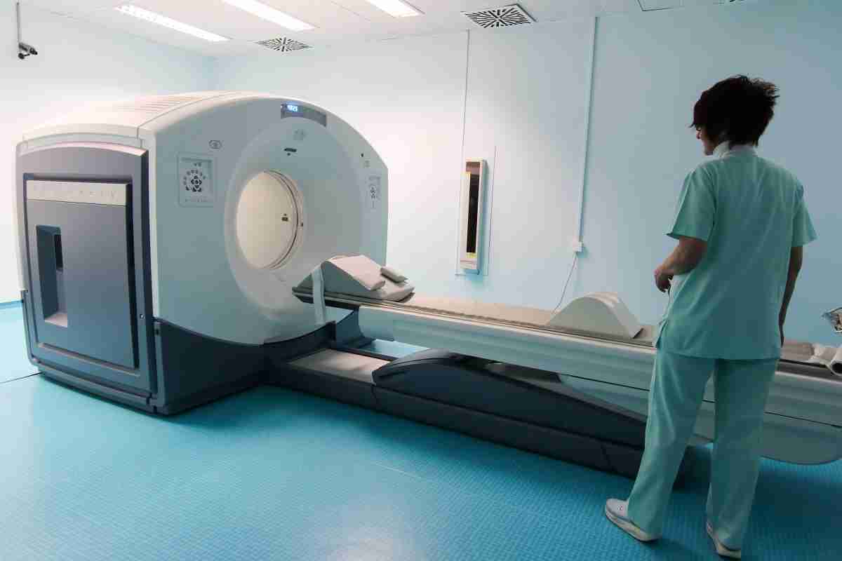 Що краще - рентген або МРТ хребта? Особливості проведення процедур, відмінності, шкоди та користь