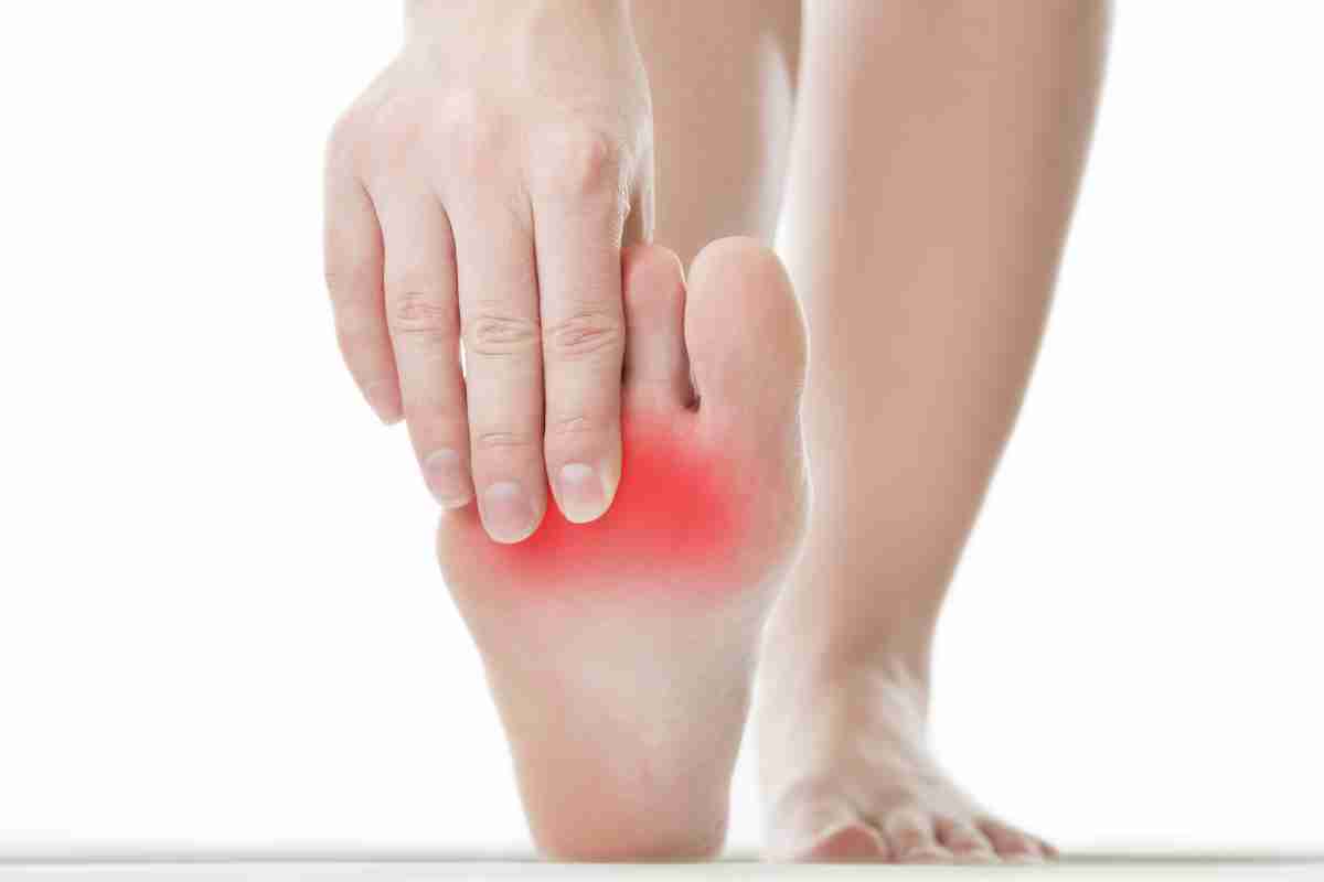Біль у стопі при ходьбі: причини, лікування народними засобами