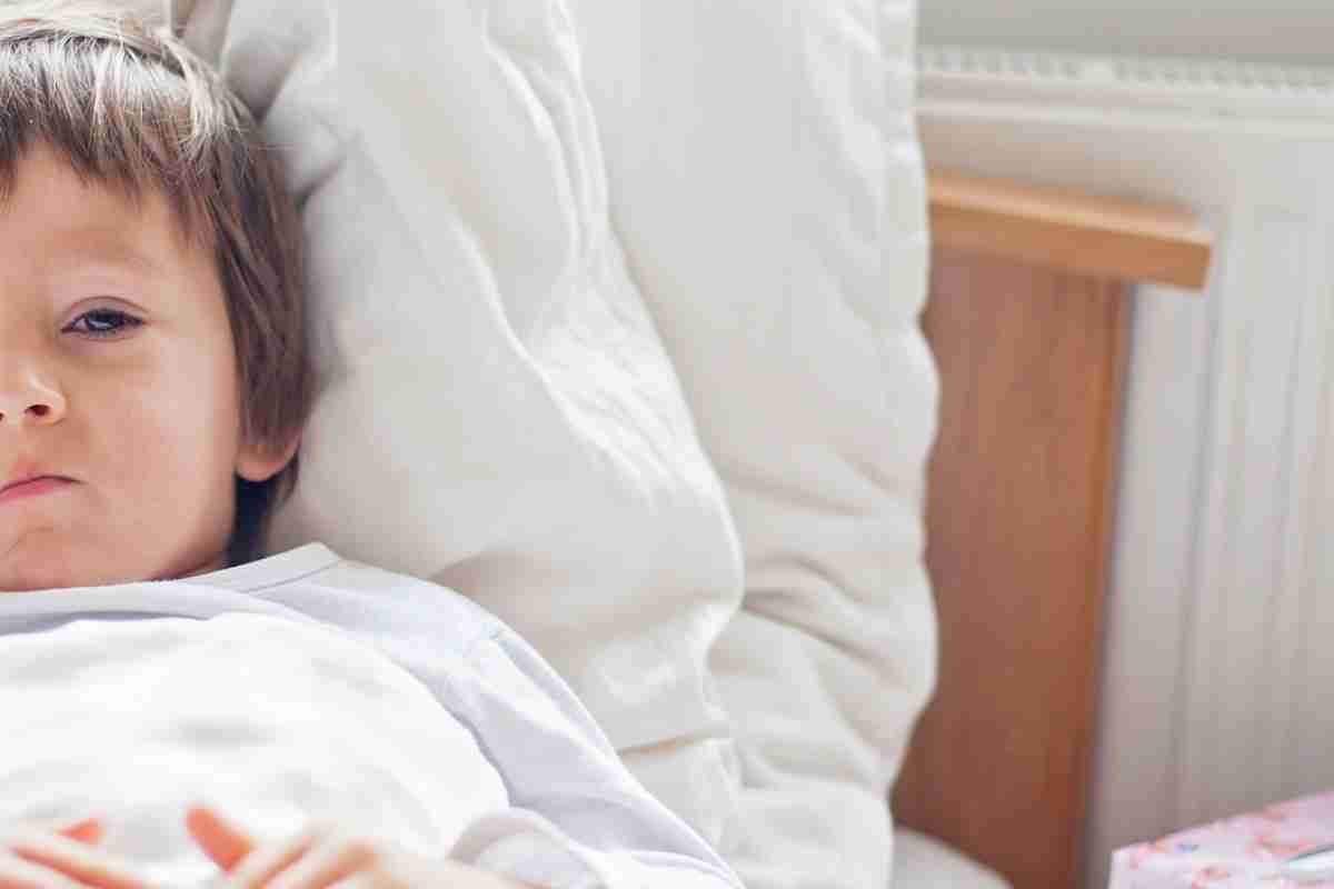У дитини температура 38 і кашель сухий: причини та лікування