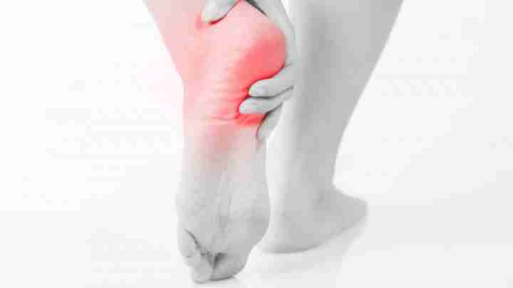 Болі в стопі ноги: причини