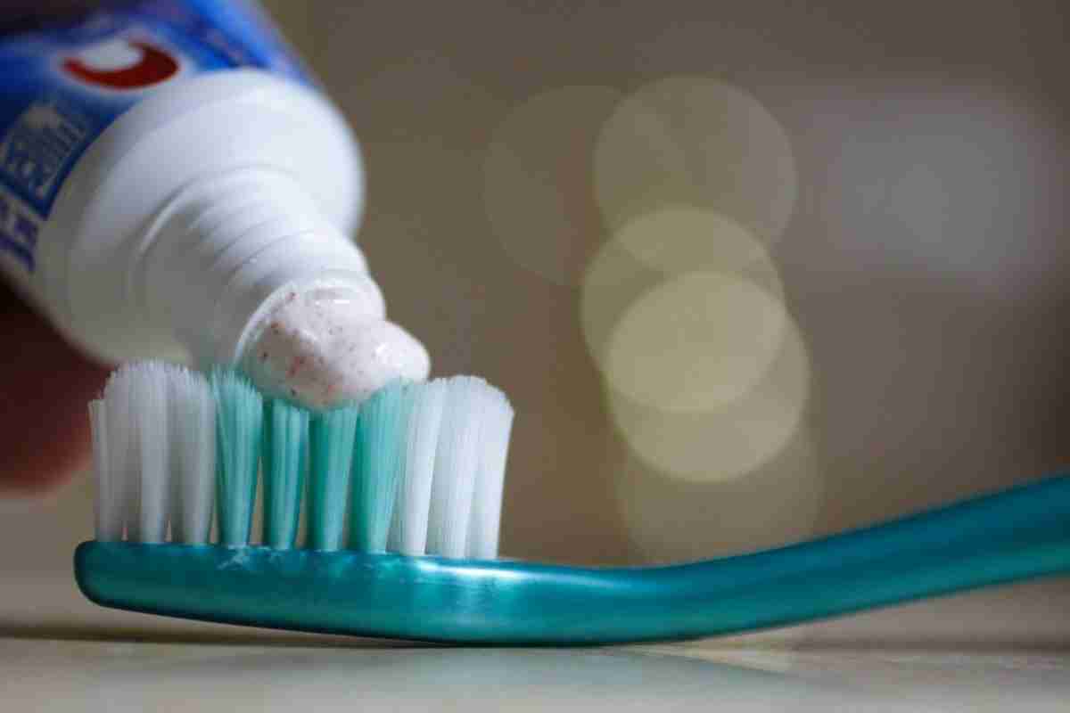 Зубна паста від прищів... Допомагає чи ні?