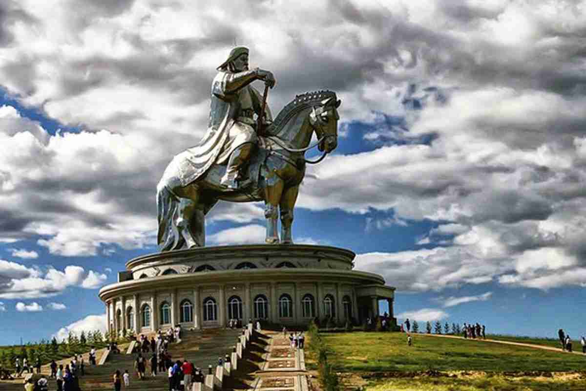 Монгольська імперія та її засновник